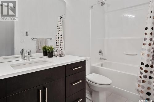 911 Hastings Crescent, Saskatoon, SK - Indoor Photo Showing Bathroom