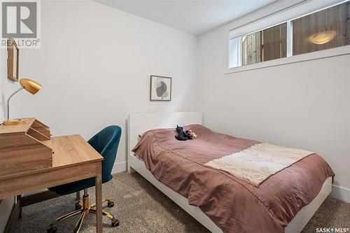 911 Hastings Crescent, Saskatoon, SK - Indoor Photo Showing Bedroom