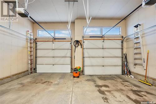911 Hastings Crescent, Saskatoon, SK - Indoor Photo Showing Garage