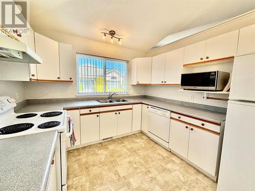 350 Hudson Street Nw Unit# 5, Salmon Arm, BC - Indoor Photo Showing Kitchen With Double Sink