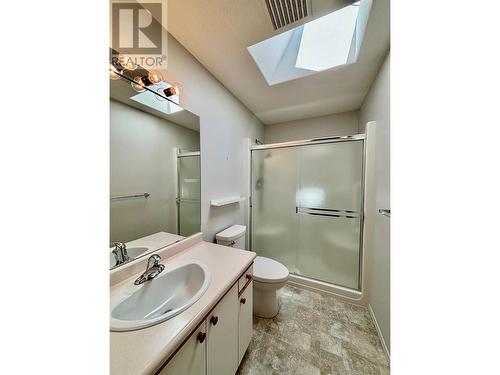350 Hudson Street Nw Unit# 5, Salmon Arm, BC - Indoor Photo Showing Bathroom