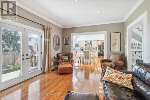 1 Versailles Court, Toronto (Banbury-Don Mills), ON - Indoor Photo Showing Living Room