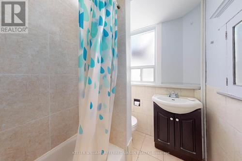704 Dufferin Street, Toronto, ON - Indoor Photo Showing Bathroom