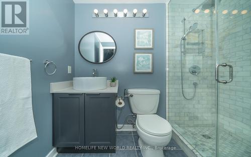 618 - 438 Richmond Street W, Toronto, ON - Indoor Photo Showing Bathroom