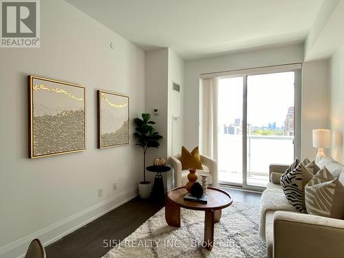 1005 - 101 Erskine Avenue, Toronto C10, ON - Indoor Photo Showing Living Room