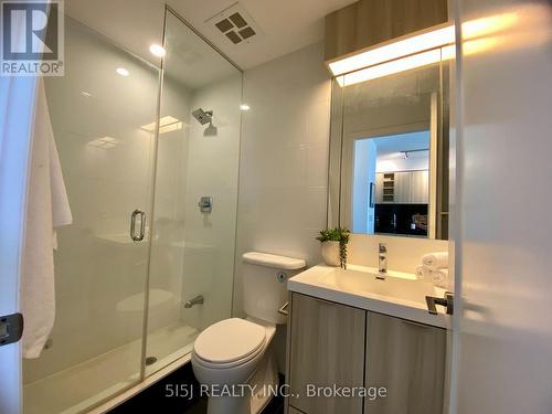 1005 - 101 Erskine Avenue, Toronto, ON - Indoor Photo Showing Bathroom