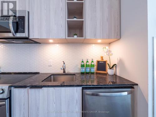 2109 - 30 Ordnance Street, Toronto, ON - Indoor Photo Showing Kitchen With Upgraded Kitchen