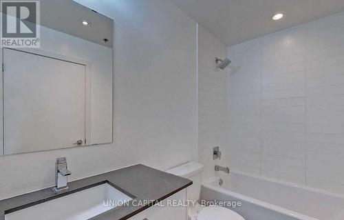 502 - 90 Trinity Street, Toronto, ON - Indoor Photo Showing Bathroom