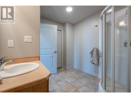 100 Lakeshore Drive Unit# 415, Penticton, BC - Indoor Photo Showing Bathroom