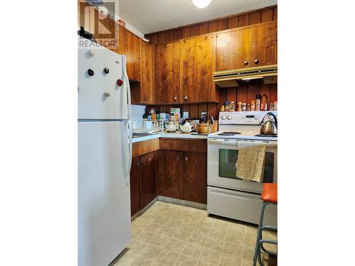 6595 Herry Road, Vernon, BC - Indoor Photo Showing Kitchen