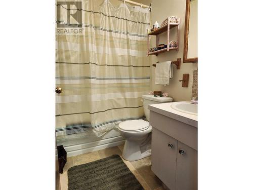 6595 Herry Road, Vernon, BC - Indoor Photo Showing Bathroom