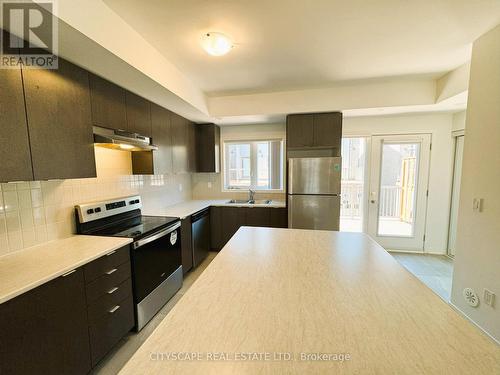 805 - 1525 Kingston Road, Pickering, ON - Indoor Photo Showing Kitchen With Stainless Steel Kitchen With Upgraded Kitchen