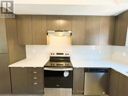 805 - 1525 Kingston Road, Pickering, ON - Indoor Photo Showing Kitchen