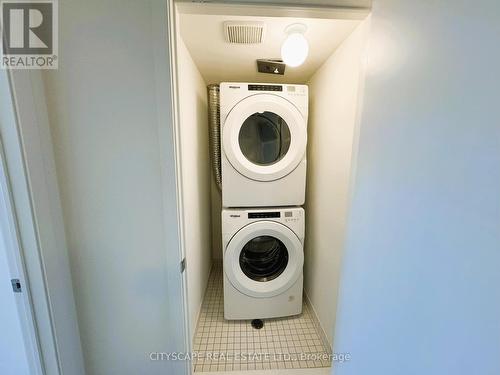 805 - 1525 Kingston Road, Pickering, ON - Indoor Photo Showing Laundry Room