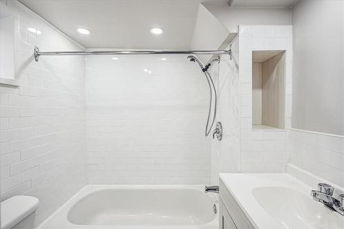 Full Bath 3 - 73 East 22Nd Street, Hamilton, ON - Indoor Photo Showing Bathroom