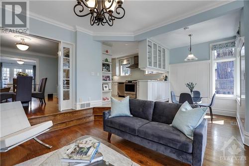 10 Cobalt Avenue, Ottawa, ON - Indoor Photo Showing Living Room