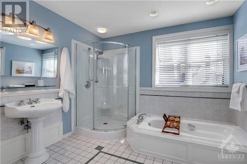 10 Cobalt Avenue, Ottawa, ON - Indoor Photo Showing Bathroom