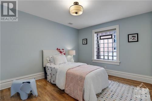 10 Cobalt Avenue, Ottawa, ON - Indoor Photo Showing Bedroom