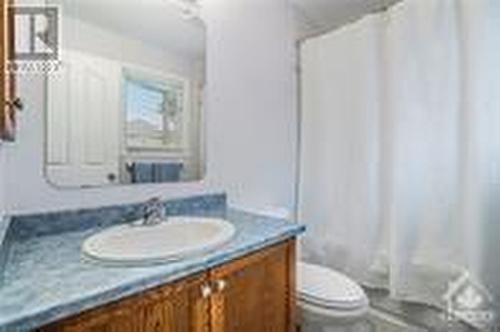 31 Saddlesmith Circle, Ottawa, ON - Indoor Photo Showing Bathroom