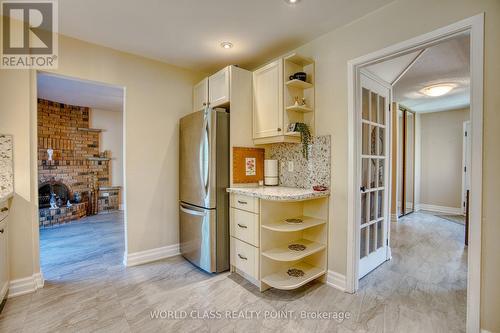 22 Madelaine Crescent, Brampton, ON - Indoor Photo Showing Kitchen