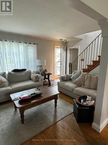 18 Aylesford Drive, Toronto, ON - Indoor Photo Showing Living Room