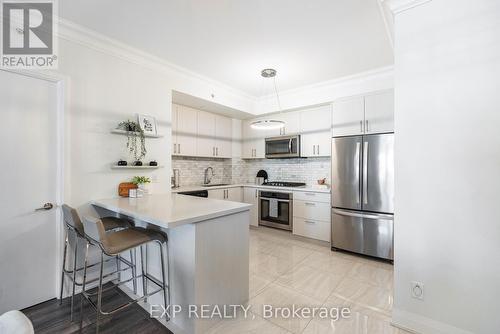 309 - 112 Woodbridge Avenue, Vaughan, ON - Indoor Photo Showing Kitchen With Upgraded Kitchen