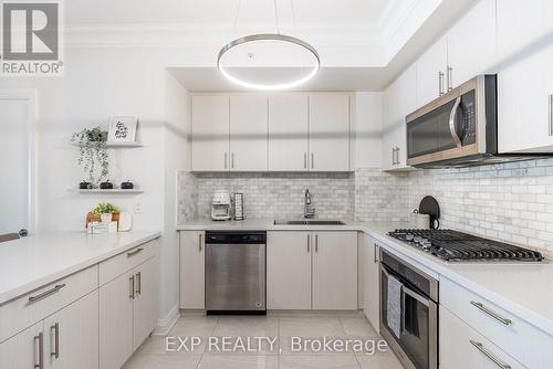 309 - 112 Woodbridge Avenue, Vaughan, ON - Indoor Photo Showing Kitchen With Upgraded Kitchen