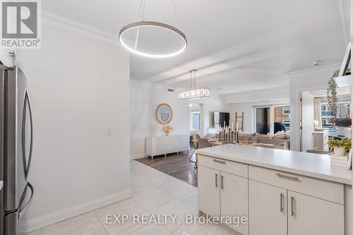 309 - 112 Woodbridge Avenue, Vaughan, ON - Indoor Photo Showing Kitchen