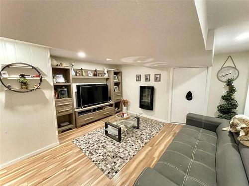 3083 Harwood Road, Lake Country, BC - Indoor Photo Showing Living Room With Fireplace