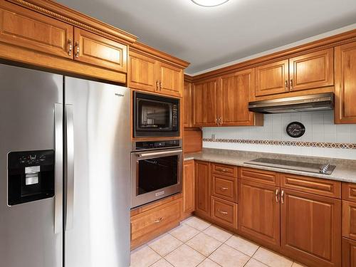 1536 Ash Rd, Saanich, BC - Indoor Photo Showing Kitchen