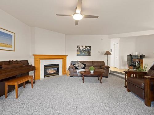 1536 Ash Rd, Saanich, BC - Indoor With Fireplace