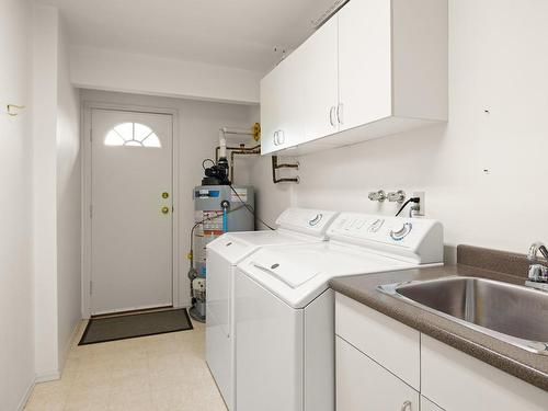 1536 Ash Rd, Saanich, BC - Indoor Photo Showing Laundry Room