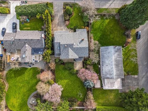 1536 Ash Rd, Saanich, BC - Outdoor