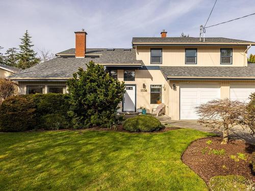 1536 Ash Rd, Saanich, BC - Outdoor