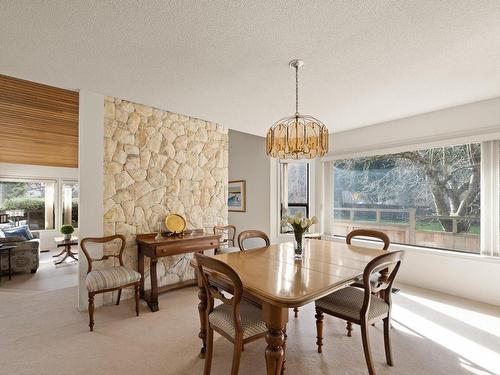 1536 Ash Rd, Saanich, BC - Indoor Photo Showing Dining Room