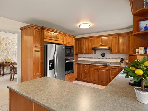 1536 Ash Rd, Saanich, BC - Indoor Photo Showing Kitchen