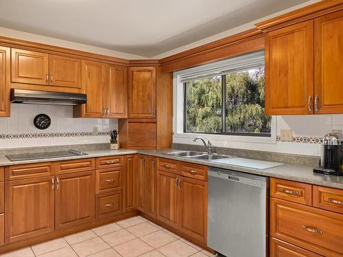 1536 Ash Rd, Saanich, BC - Indoor Photo Showing Kitchen With Double Sink