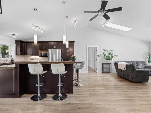 1421 Greig Rd, Parksville, BC - Indoor Photo Showing Kitchen With Upgraded Kitchen