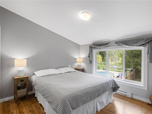 1421 Greig Rd, Parksville, BC - Indoor Photo Showing Bedroom