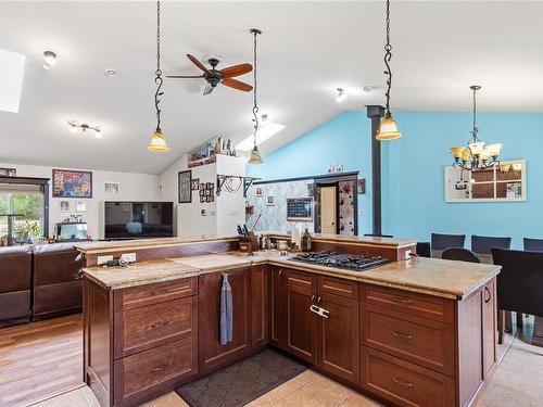 1421 Greig Rd, Parksville, BC - Indoor Photo Showing Kitchen