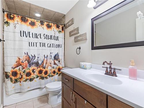 1421 Greig Rd, Parksville, BC - Indoor Photo Showing Bathroom