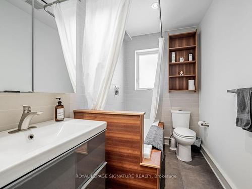 529 Perth Ave, Toronto, ON - Indoor Photo Showing Bathroom
