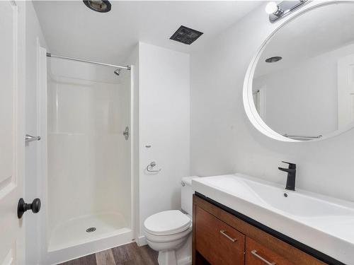202-832 Fisgard St, Victoria, BC - Indoor Photo Showing Bathroom
