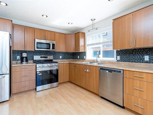 813 Gannet Crt, Langford, BC - Indoor Photo Showing Kitchen With Double Sink