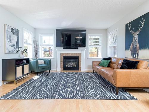 813 Gannet Crt, Langford, BC - Indoor Photo Showing Living Room With Fireplace