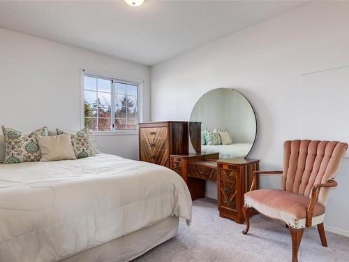 5955 Devon Pl, Nanaimo, BC - Indoor Photo Showing Bedroom