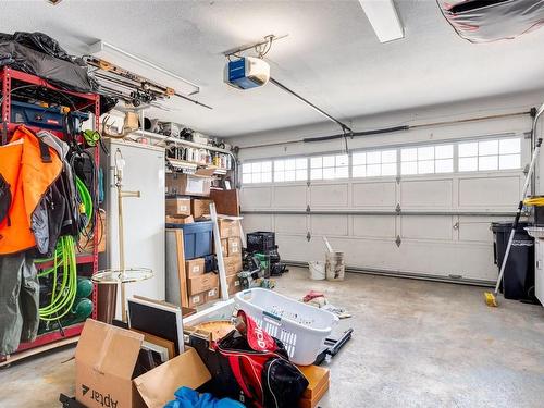 5955 Devon Pl, Nanaimo, BC - Indoor Photo Showing Garage