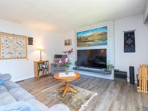908 Rankin Rd, Esquimalt, BC - Indoor Photo Showing Living Room