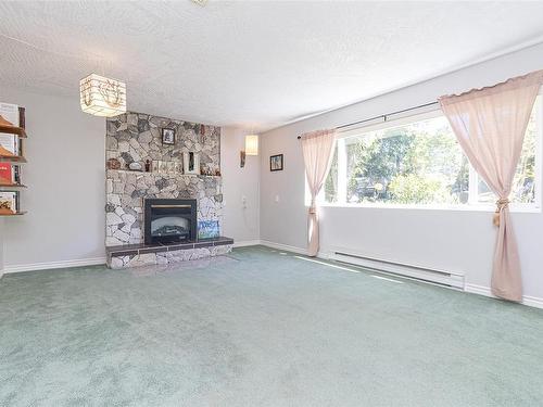 908 Rankin Rd, Esquimalt, BC - Indoor Photo Showing Living Room With Fireplace
