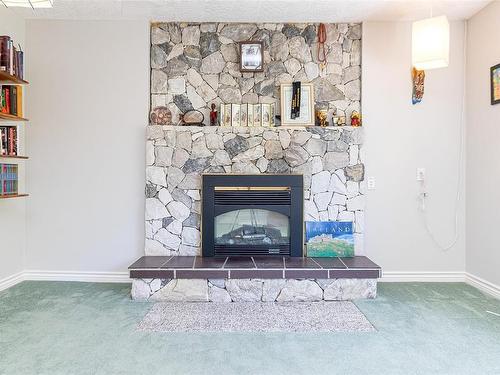 908 Rankin Rd, Esquimalt, BC - Indoor With Fireplace